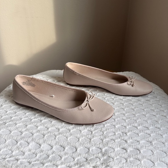 3/$20 💥 H&M Neutral Beige Slip On Ballet Flats Shoes w/ Bow Sz 11 - Picture 5 of 13